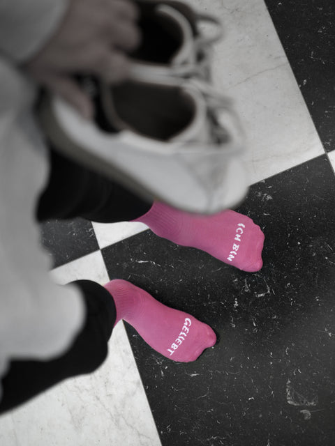 Tennis-Socken "ICH BIN GELIEBT" (Spende an Mission Freedom e.V.)